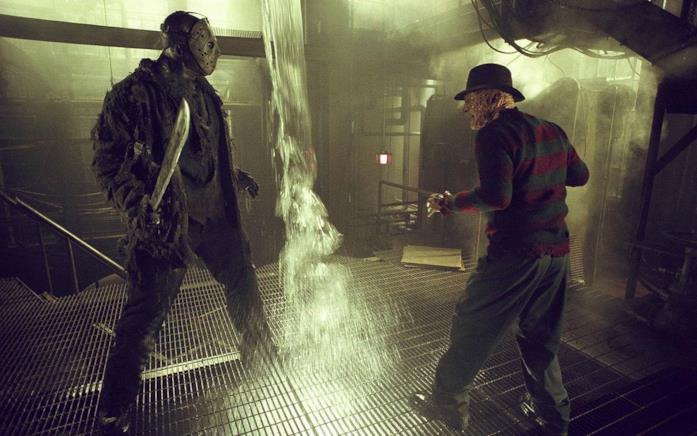 Jason Voorhees fronteggia Freddy Krueger Jason Voorhees contro Freddy Krueger nel film Freddy vs Jason