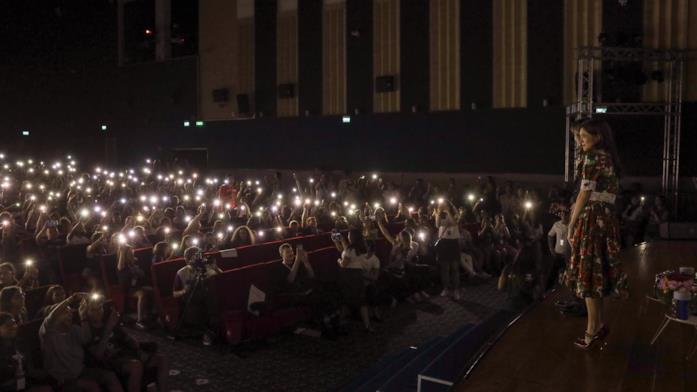 Natalia Dyer e Charlie Heaton ospiti al Giffoni La platea canta The Neverending Story