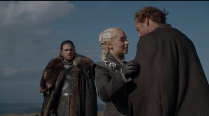 Bentornato Jorah Jorah abbraccia Daenerys e Jon Snow li guarda