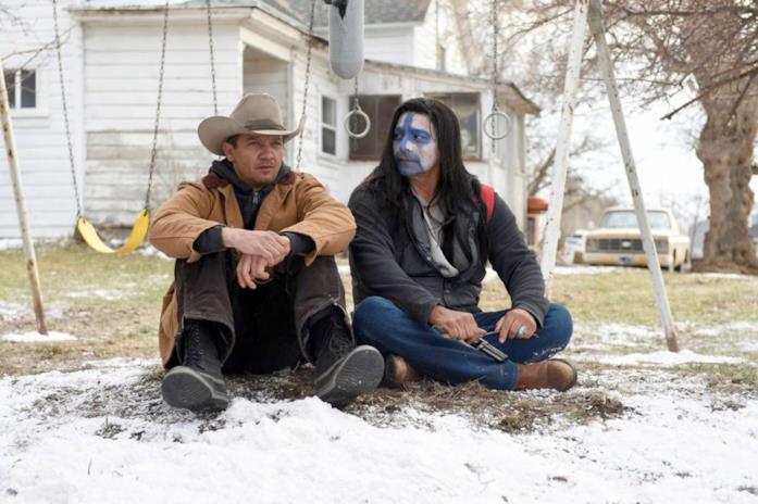 Wind River Il cacciatore e l'abitante della riserva di Wind River dialogano sulla neve