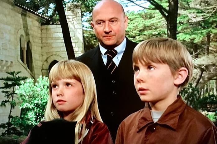 Le 10 perle nascoste da guardare su Disney+ Donald Pleasence tra Kim Richards e Ike Eisenmann in una scena di Incredibile viaggio verso l'ignoto