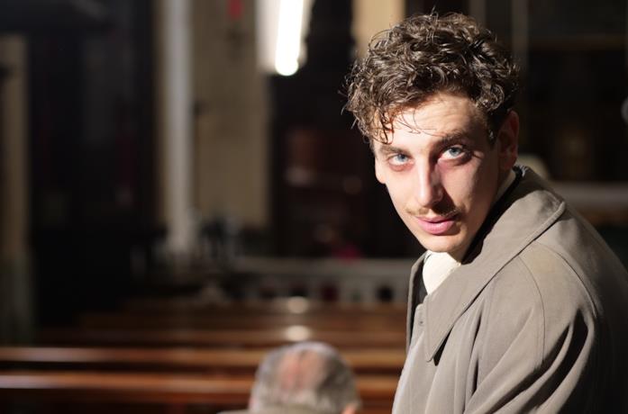 Un primo piano di Gabriel Lo Giudice nel film Il signor Diavolo