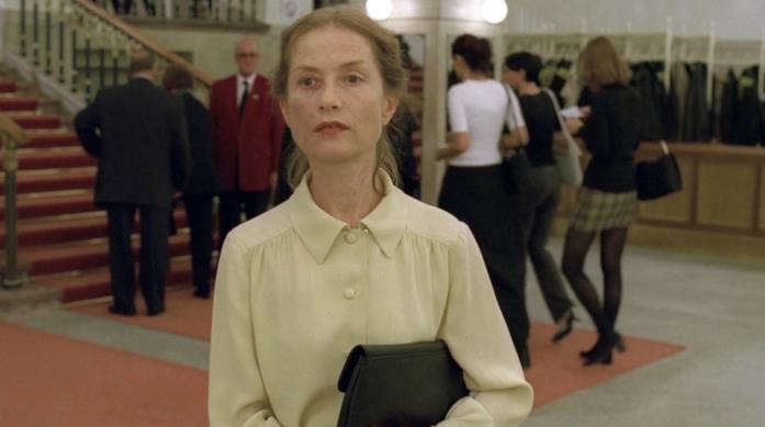 La pianista Isabelle Huppert in una scena di La Pianista
