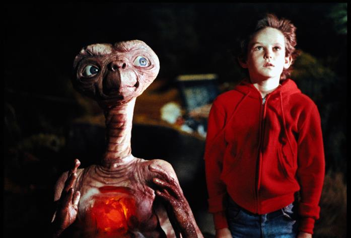 E.T. in uno spot TV con Henry Thomas Una scena del film E.T.