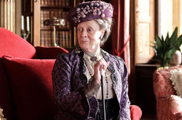 Maggie Smith in una scena di Downton Abbey