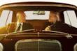 Michael Douglas e Alan Arkin in auto