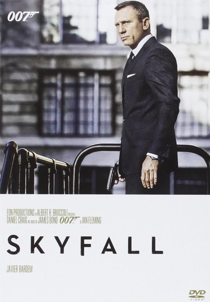 La cover di Skyfall, film con Daniel Craig La locandina di Skyfall