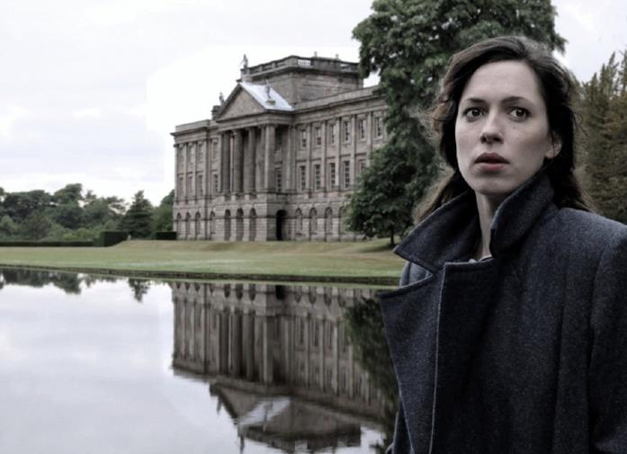 Rebecca Hall nel ruolo di Florence Cathcart Florence Cathcart davanti l'orfanotrofio di Rookfort
