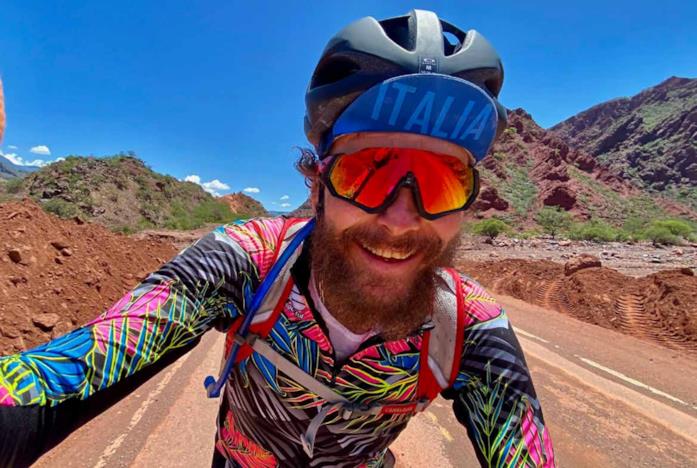 Jovanotti in bicicletta