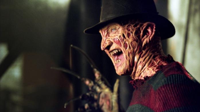 Freddy Krueger, il suo cappello e il terribile guanto armato di lame