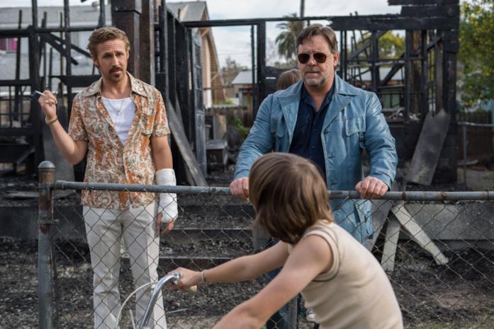 Ryan Gosling e Russell Crowe in una scena del film