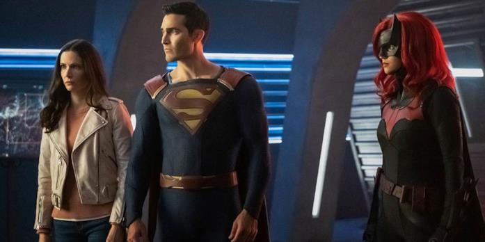 Superman, Lois e Batwoman si sono già incontrati in Crisis on Infinite Earths Da sinistra: Lois, Superman e Batwoman