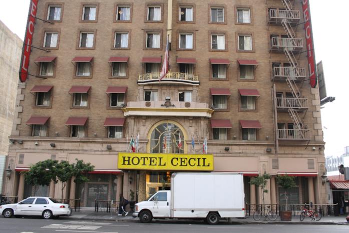 Uno scatto del Cecil Hotel nel 2005 Il Cecil Hotel com'era nel 2005