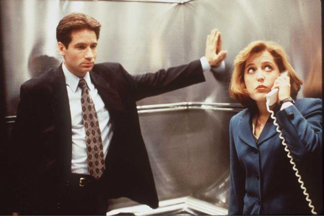David Duchovny e Gillian Anderson in una scena diX-Files