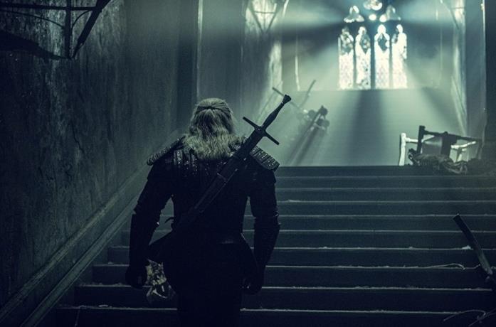 Henry Cavill in una scena di The Witcher