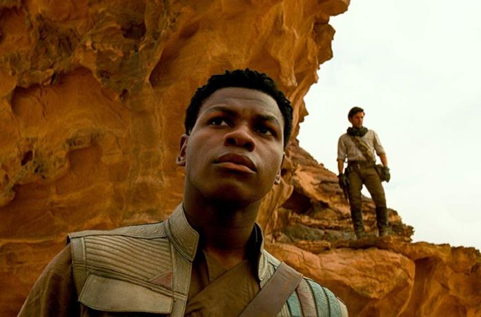 John Boyega e Oscar Isaac in una scena del film Star Wars: L'ascesa di Skywalker