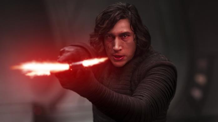 Il destino di Kylo Ren si compie Kylo Ren con la spada laser rossa a croce