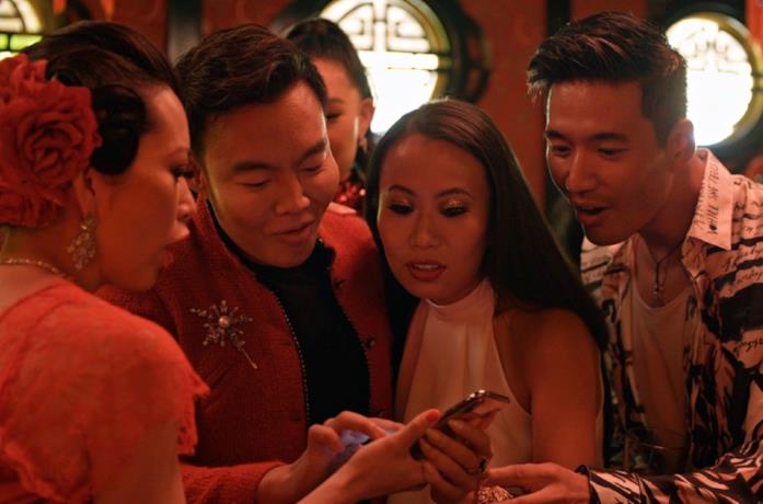 I protagonisti di Bling Empire in un frame della prima puntata