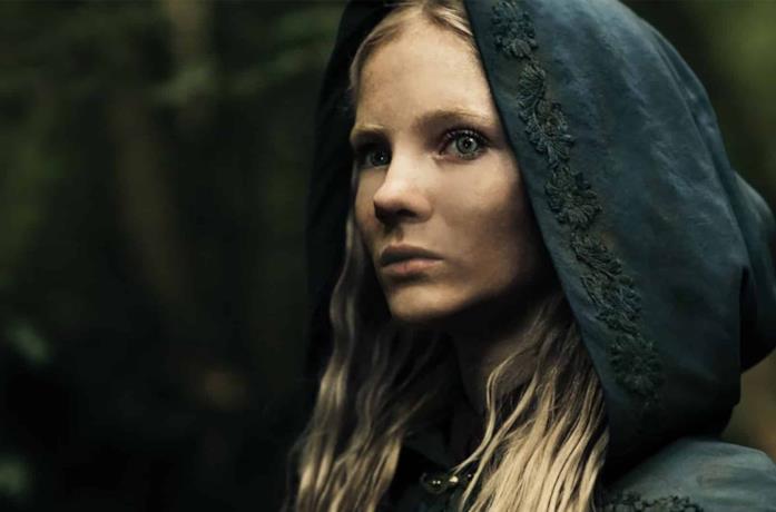 Freya Allan nei panni di Ciri in The Witcher