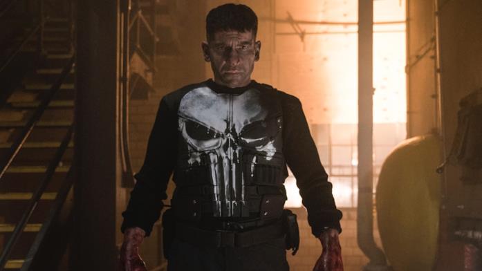 Un primo piano di Jon Bernthal nei panni di Frank Castle