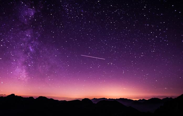 Stella cadente immortalata in uno scatto