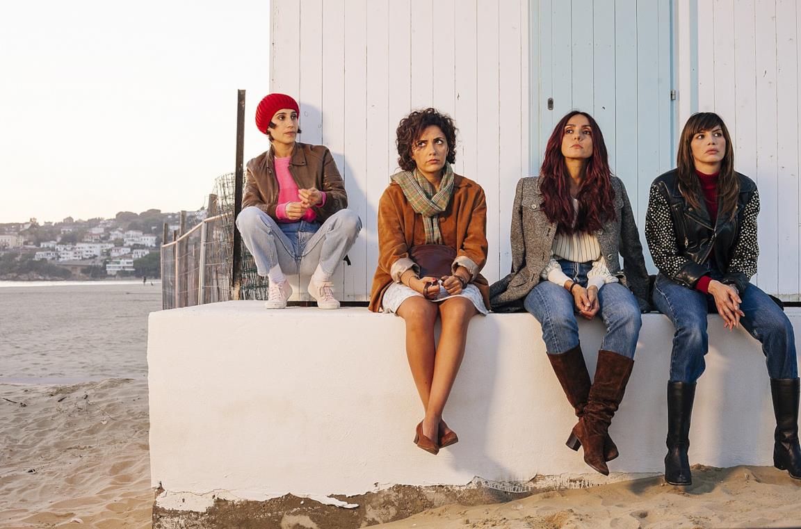 Silvia D’Amico, Serena Rossi, Ambra Angiolini e Ilenia Pastorelli in una scena di Brave ragazze
