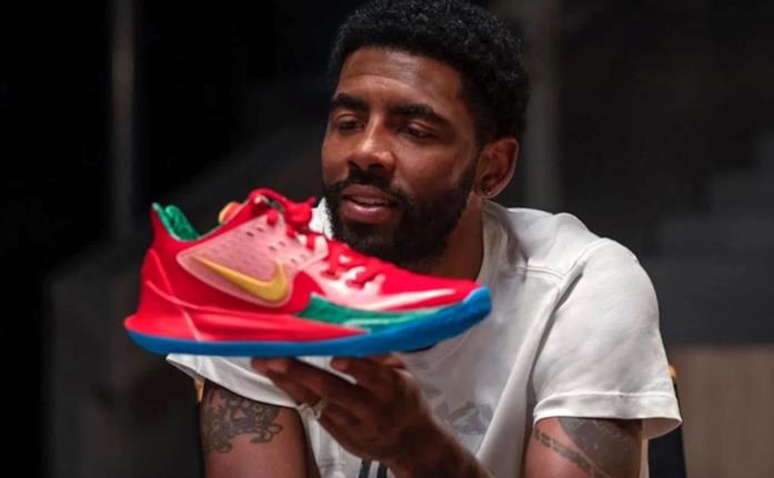 Nike Spongebob Nike Spongebob in mano a Kyrie Irving