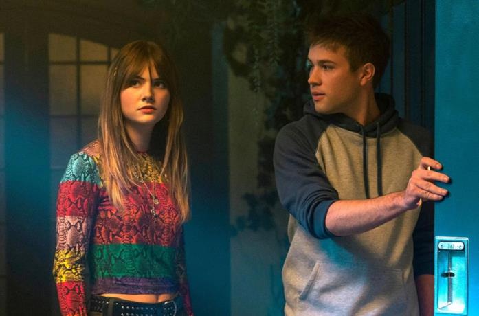 Emilia Jones e Connor Jessup in Locke & Key