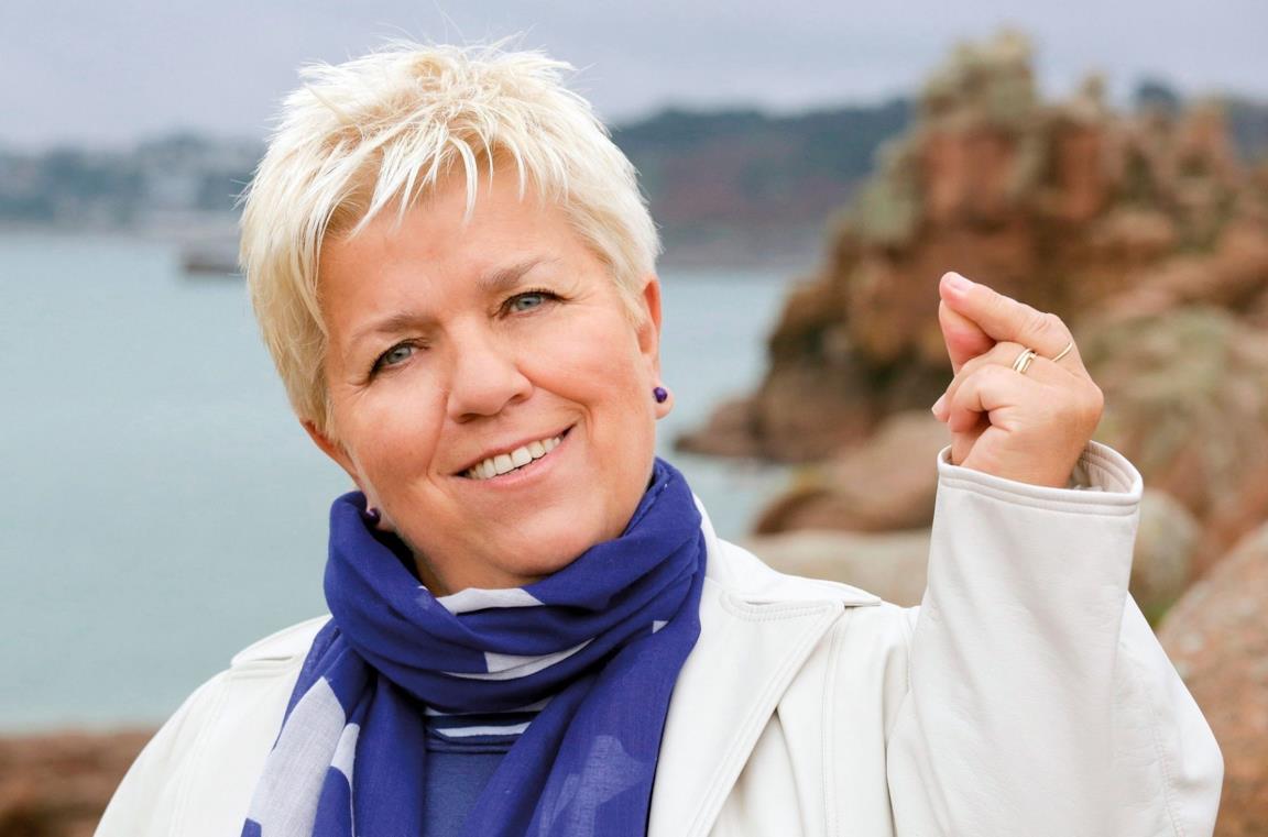 Un primo piano di Mimie Mathy nella serie TV Joséphine, ange gardien