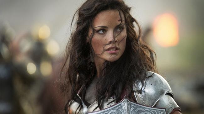 Jaimie Alexander nel ruolo di Lady Sif