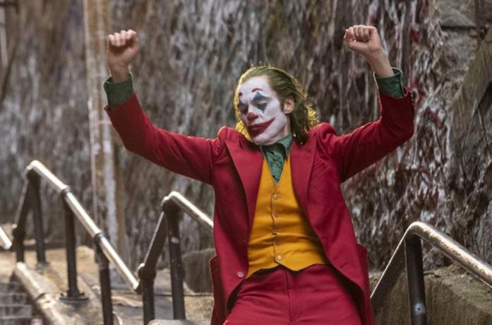 Joker balla in una scena iconica del film