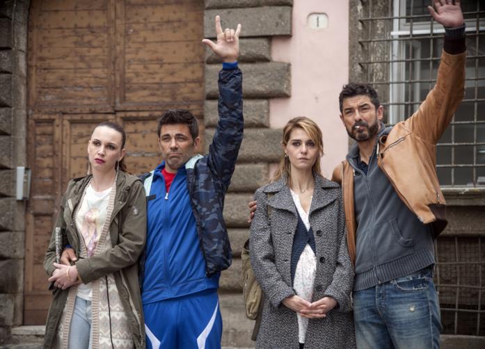 Il cast di Gli ultimi saranno ultimi Emanuela Fanelli, Marco Giuliani, Paola Cortellesi e Alessandro Gassmann