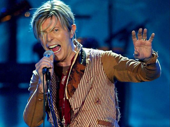 David Bowie durante un concerto