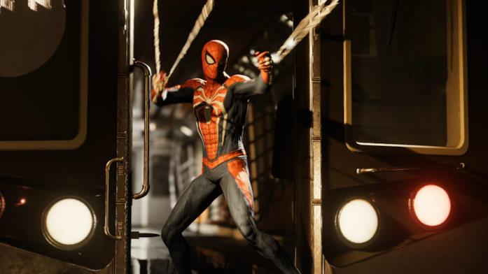 Spider-Man, un mare di easter egg nel mondo di gioco Spidey tenta di bloccare un treno in Spider-Man