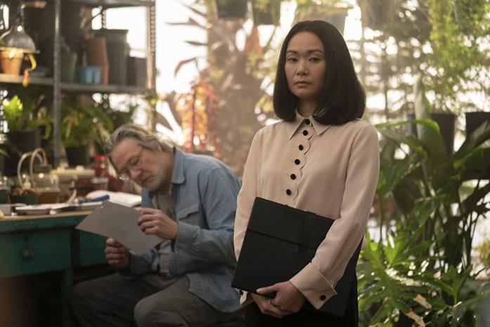 Hong Chau è Audrey Tample Hong Chau in una scena della seconda stagione di Homecoming