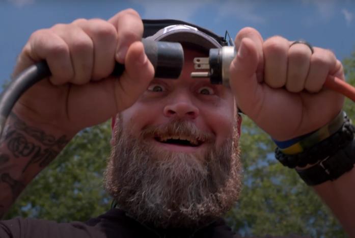 Tutto per la sopravvivenza: il pazzo reality arriva su Netflix Una scena del factual Netflix Tutto per la sopravvivenza