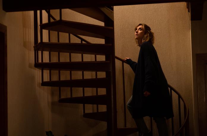 Michelle (Alison Brie) in una scena di The Rental