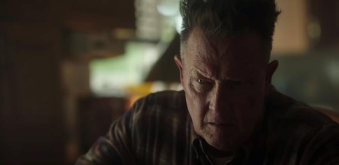 Peacemaker: il cast della serie TV nel teaser trailer ufficiale Robert Patrick