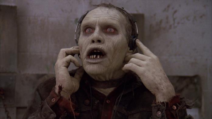 Romero debutta come scrittore con il romanzo The Living Dead Uno degli zombie di Romero