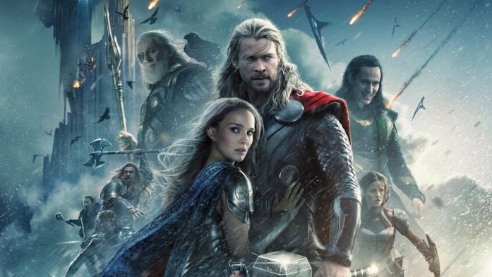 Thor e Jane Foster in Thor: The Dark World I personaggi interpretati da Chris Hemsworth e Natalie Portman con alle spalle gli altri personaggi