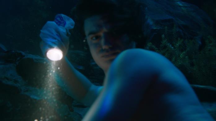 La prima immagine di Steve nel nuovo teaser di Stranger Things 4 sott'acqua: Steve nel nuovo teaser trailer