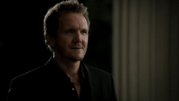 Sebastan Roché è il temibile vampiro Mikael Sebastan Roché nella terza stagione di The Vampire Diaries