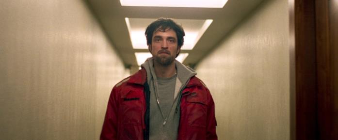Robert Pattinson e la verità sulla scena incriminata di Good Time Robert Pattinson in una scena del film Good Time