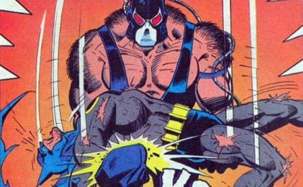 Il mercenario Bane spezza la spina dorsale a Batman Batman scaraventato da Bane sul proprio ginocchio