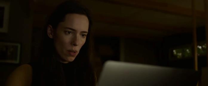 Beth scopre segreti inquietanti su Owen in The Night House - La Casa Oscura Beth alla ricerca della verità in The Night House - La Casa Oscura