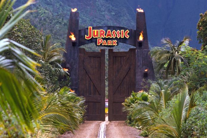 Jurassic Park, dal libro al film Il gate principale di Jurassic Park