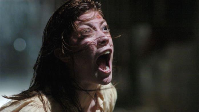 Jennifer Carpenter in The Exorcism of Emily Rose Emily durante un episodio di possessione