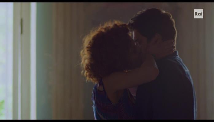 Imma Tataranni: il finale della prima stagione Il bacio appassionato tra Imma e Ippazio