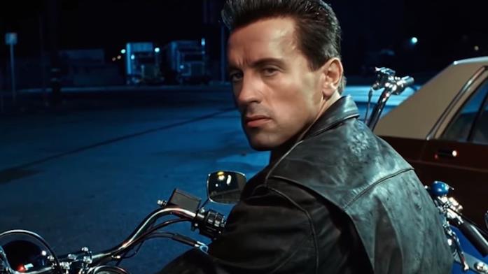 Stallone nei panni di Terminator Un fermo immagine del video deepfake su Terminator 2