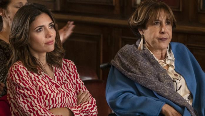 Mina Settembre: i membri del cast e tutti i personaggi Serena Rossi e Marina Confalone, che interpreta la madre di Mina, Olga